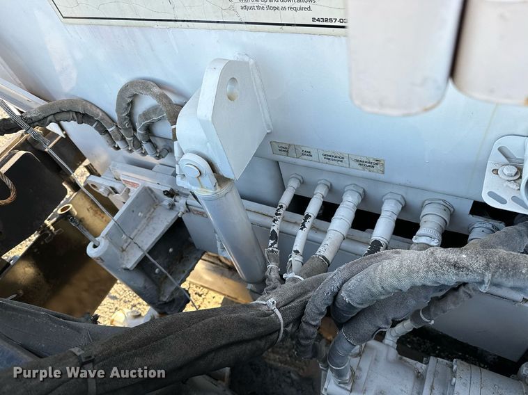 image for item NQ9470 2011 Roadtec RP-195E  paver