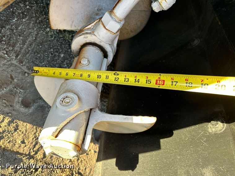 image for item NQ9470 2011 Roadtec RP-195E  paver