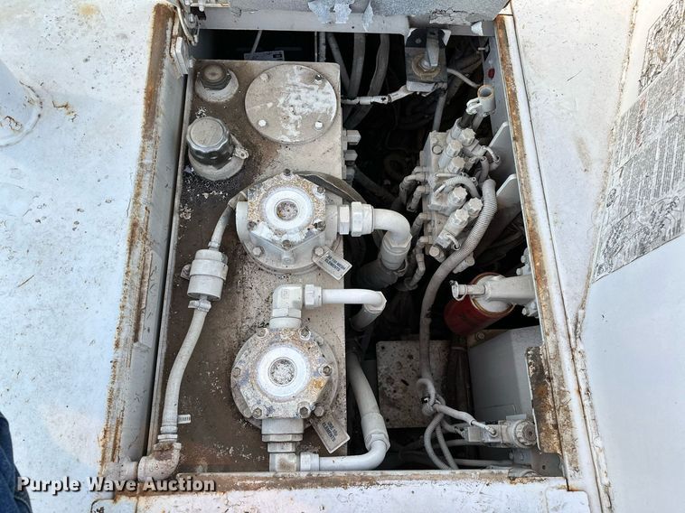 image for item NQ9470 2011 Roadtec RP-195E  paver