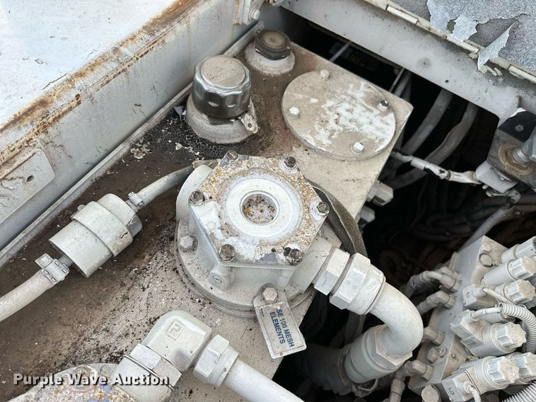 image for item NQ9470 2011 Roadtec RP-195E  paver