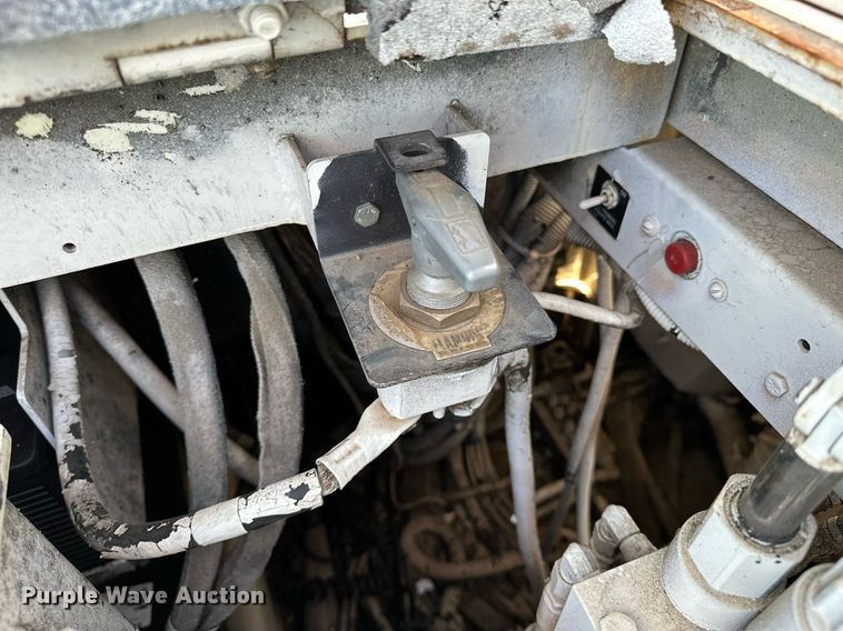 image for item NQ9470 2011 Roadtec RP-195E  paver