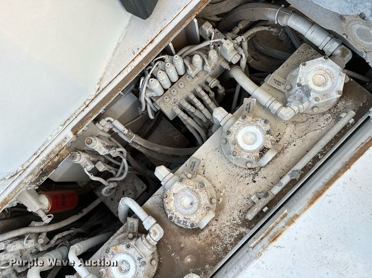 image for item NQ9470 2011 Roadtec RP-195E  paver