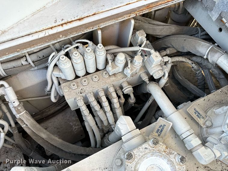 image for item NQ9470 2011 Roadtec RP-195E  paver