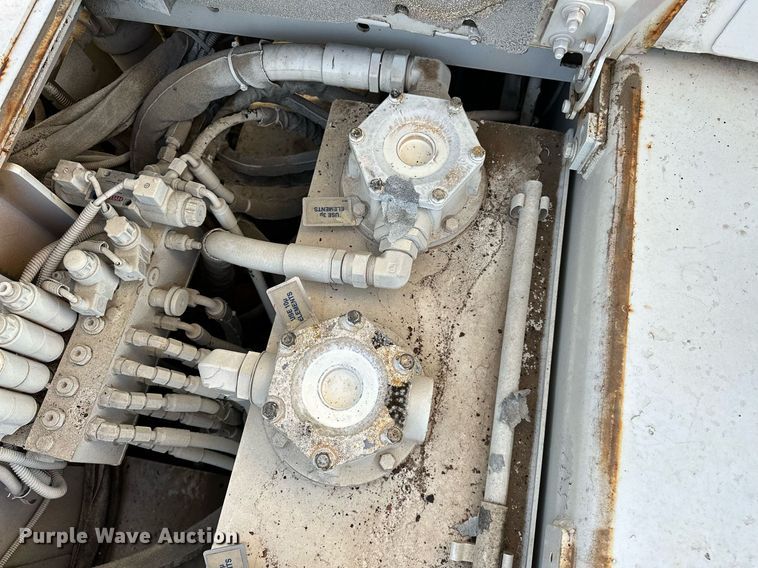 image for item NQ9470 2011 Roadtec RP-195E  paver