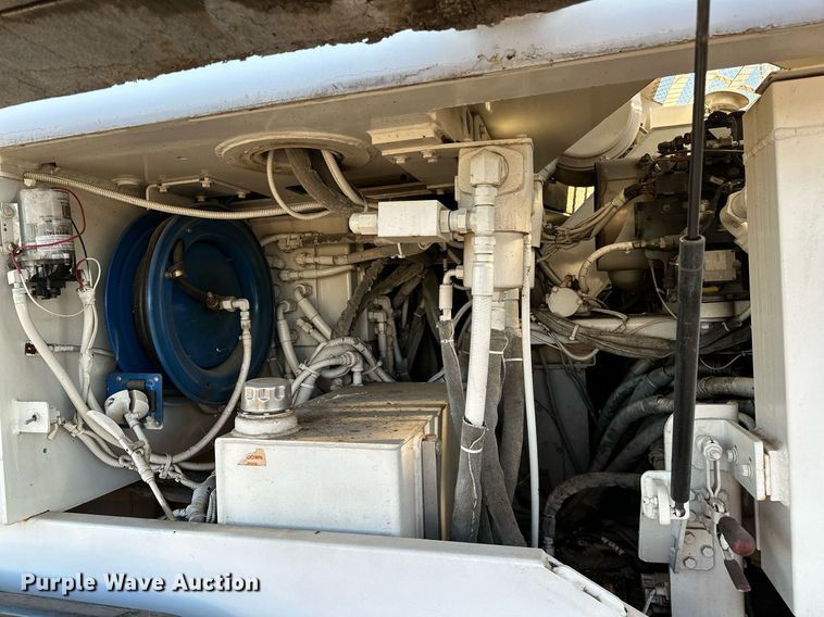 image for item NQ9470 2011 Roadtec RP-195E  paver