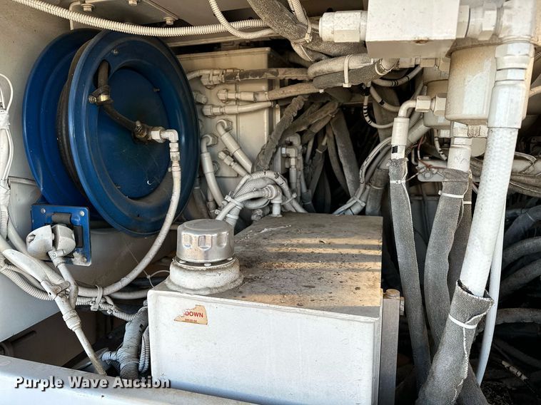 image for item NQ9470 2011 Roadtec RP-195E  paver