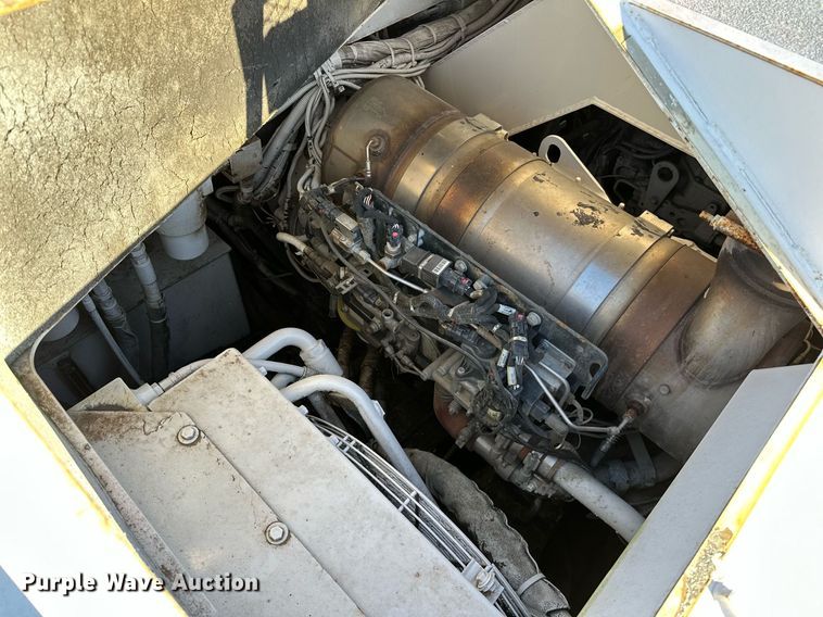 image for item NQ9470 2011 Roadtec RP-195E  paver