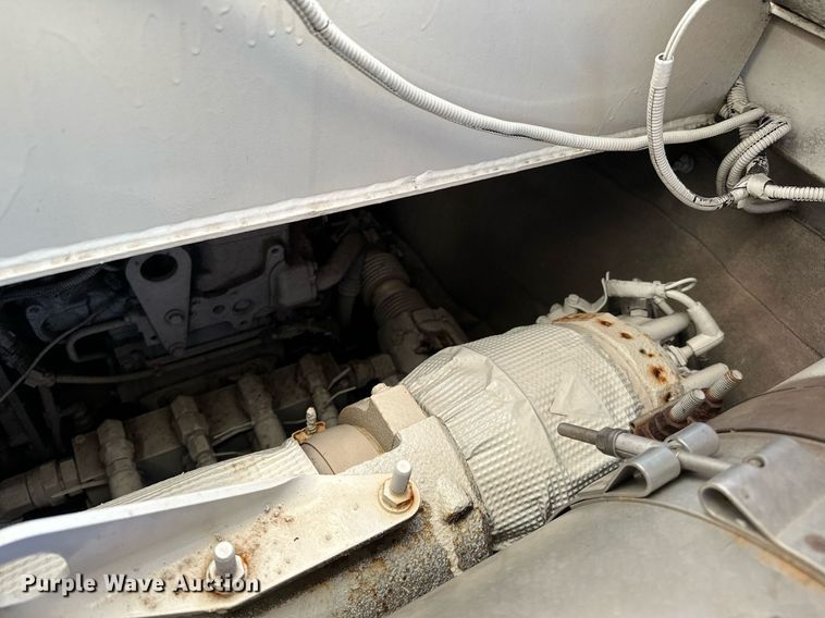 image for item NQ9470 2011 Roadtec RP-195E  paver