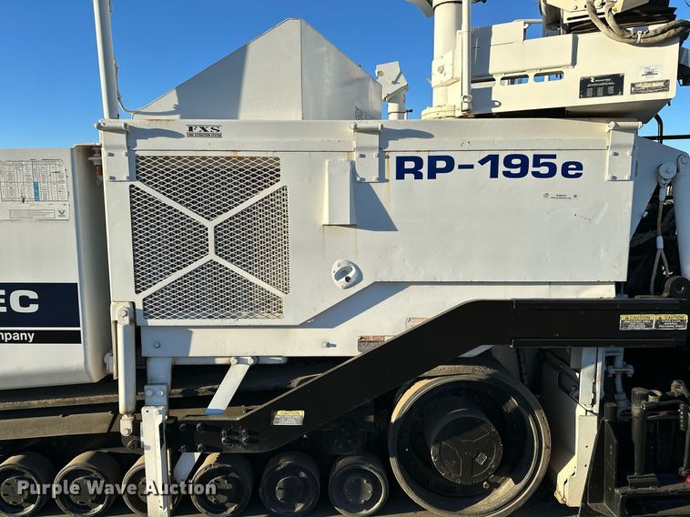 image for item NQ9470 2011 Roadtec RP-195E  paver