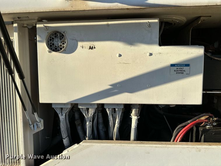 image for item NQ9470 2011 Roadtec RP-195E  paver