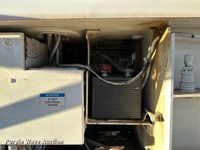 image for item NQ9470 2011 Roadtec RP-195E  paver