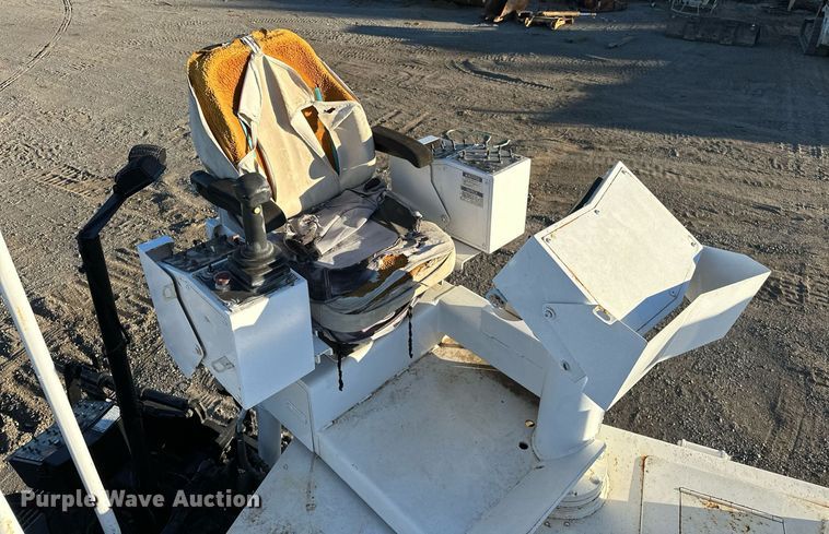 image for item NQ9470 2011 Roadtec RP-195E  paver