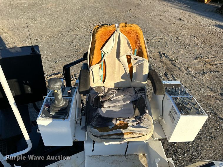 image for item NQ9470 2011 Roadtec RP-195E  paver