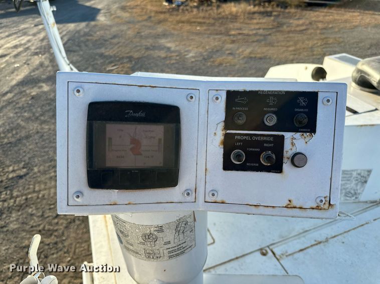 image for item NQ9470 2011 Roadtec RP-195E  paver