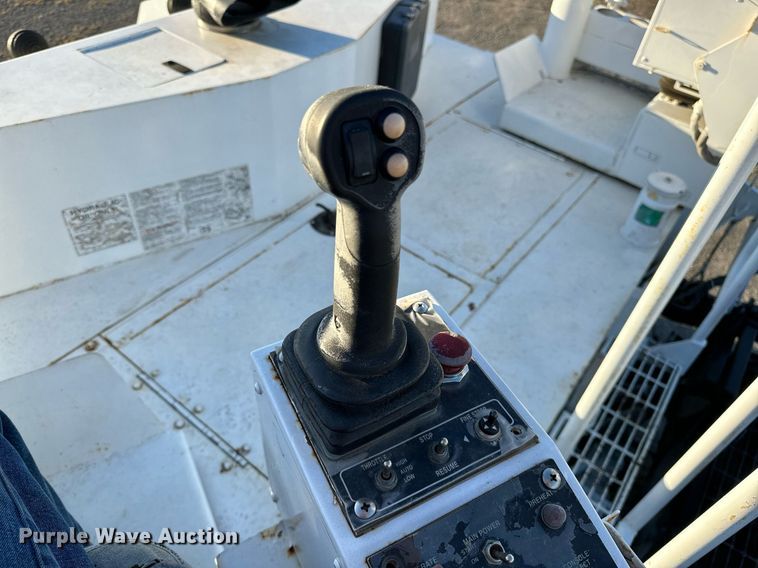 image for item NQ9470 2011 Roadtec RP-195E  paver