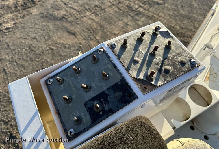 image for item NQ9470 2011 Roadtec RP-195E  paver