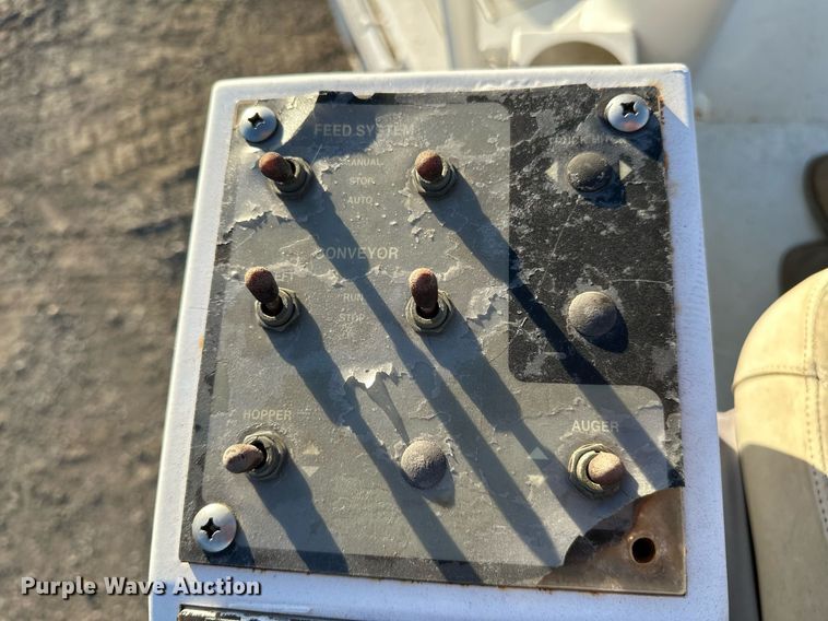 image for item NQ9470 2011 Roadtec RP-195E  paver