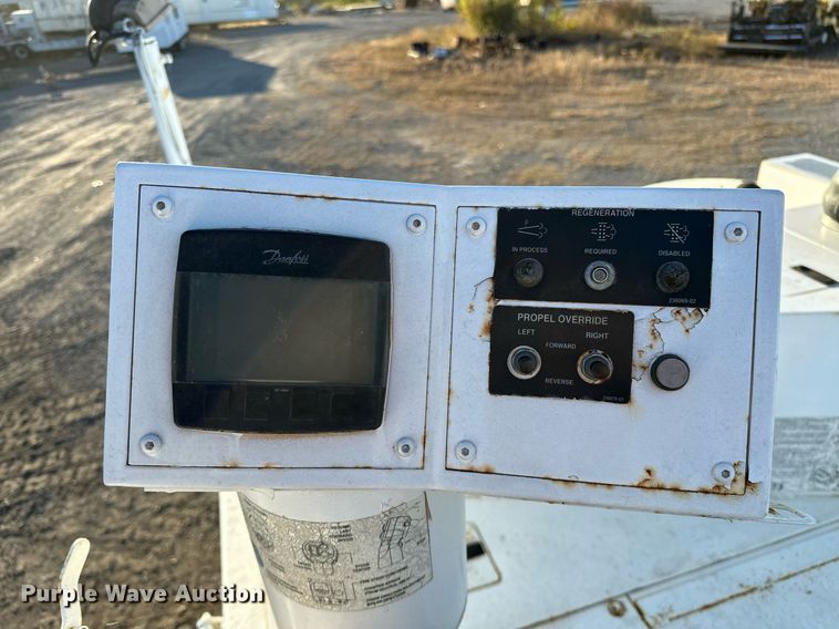 image for item NQ9470 2011 Roadtec RP-195E  paver