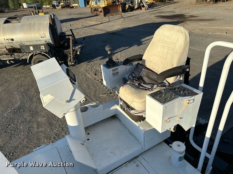 image for item NQ9470 2011 Roadtec RP-195E  paver