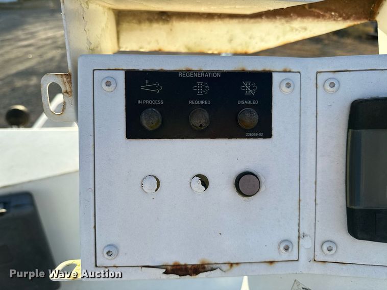 image for item NQ9470 2011 Roadtec RP-195E  paver