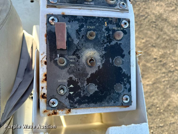 image for item NQ9470 2011 Roadtec RP-195E  paver