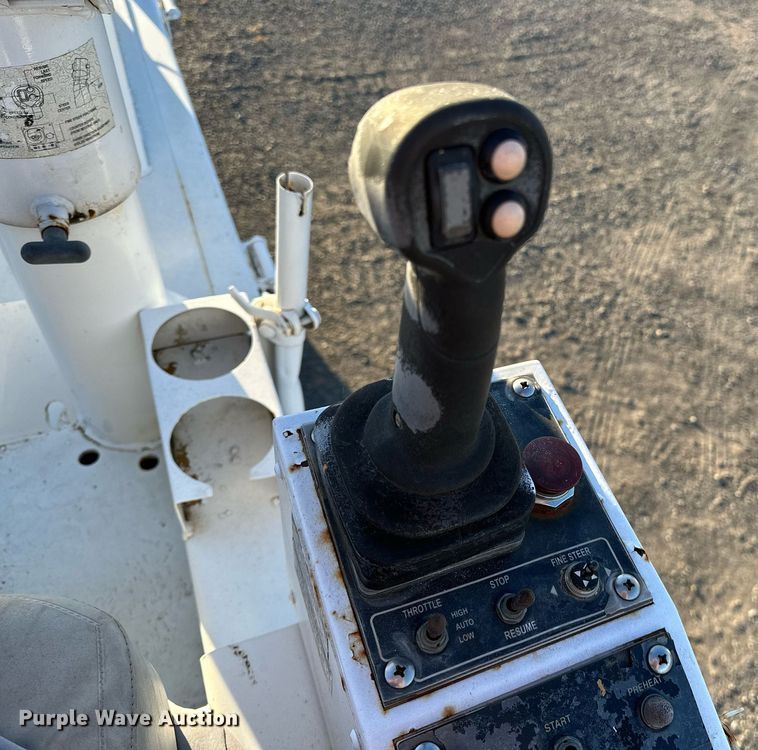 image for item NQ9470 2011 Roadtec RP-195E  paver