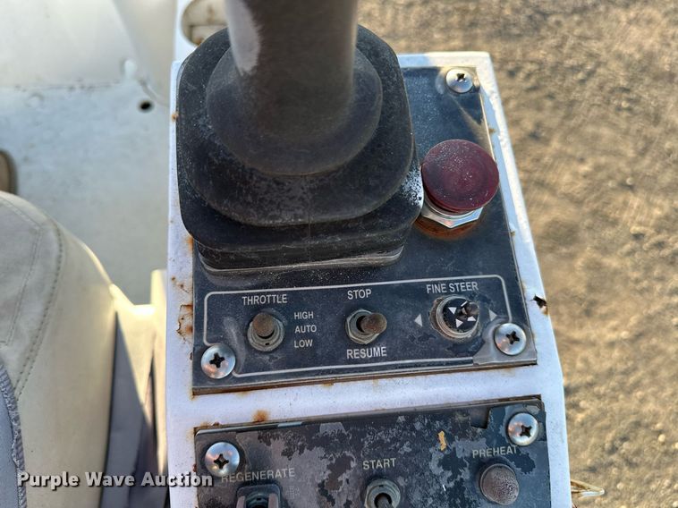 image for item NQ9470 2011 Roadtec RP-195E  paver