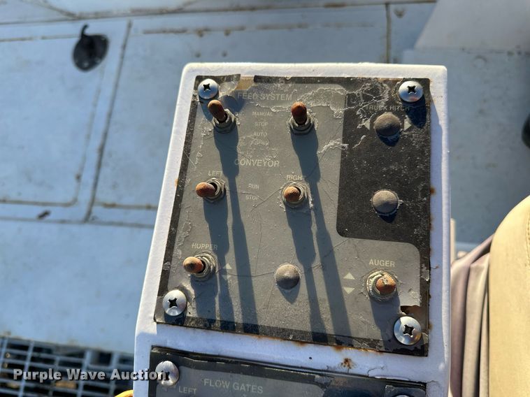 image for item NQ9470 2011 Roadtec RP-195E  paver