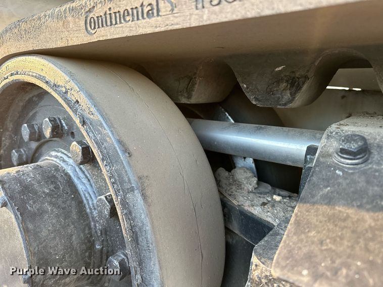 image for item NQ9470 2011 Roadtec RP-195E  paver