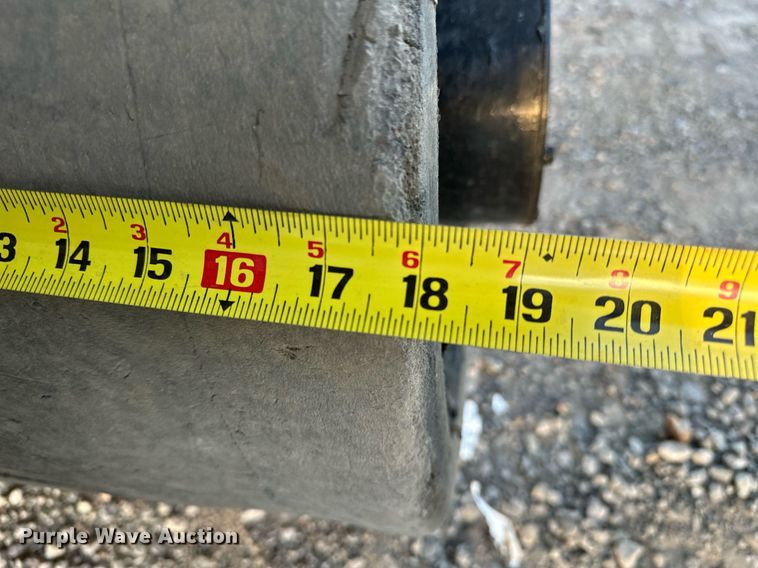 image for item NQ9470 2011 Roadtec RP-195E  paver