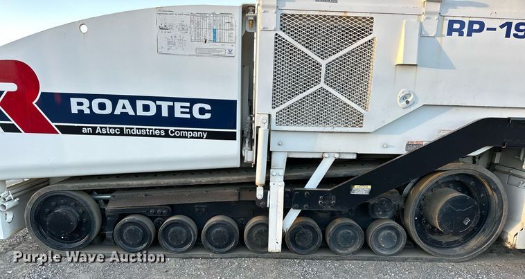 image for item NQ9470 2011 Roadtec RP-195E  paver