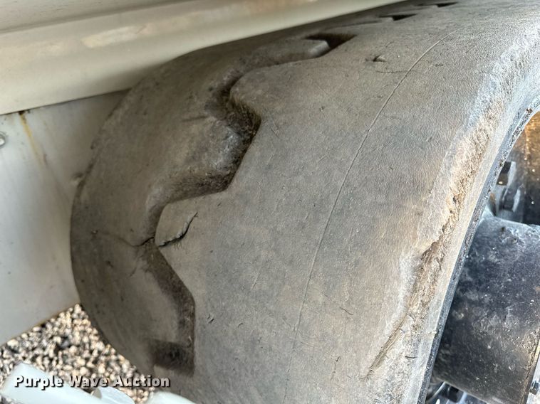 image for item NQ9470 2011 Roadtec RP-195E  paver