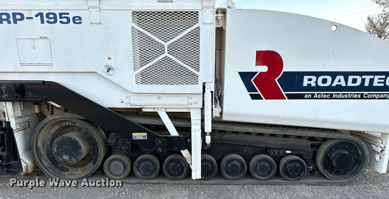 image for item NQ9470 2011 Roadtec RP-195E  paver