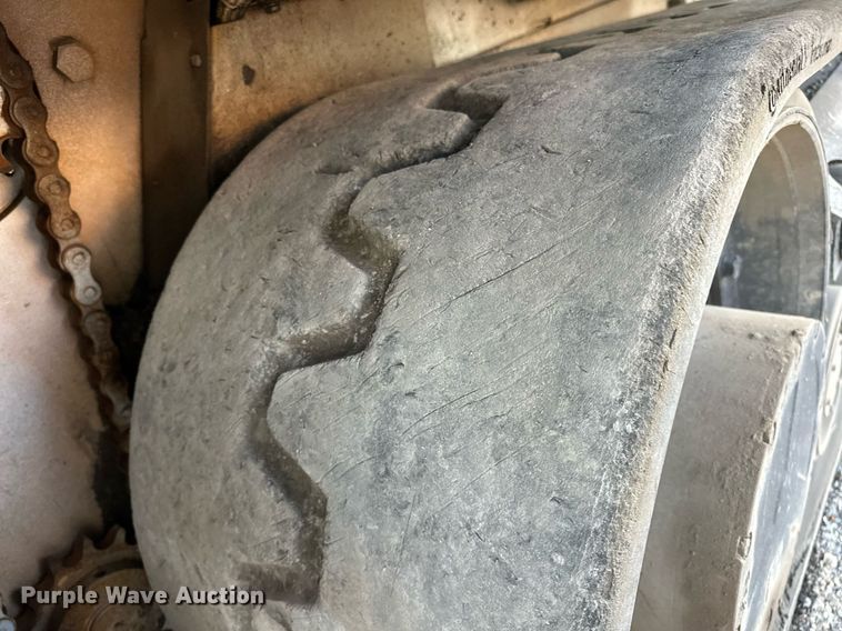 image for item NQ9470 2011 Roadtec RP-195E  paver