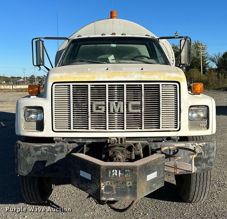 image for item NQ9471 2000 GMC C7500  oil distributor truck