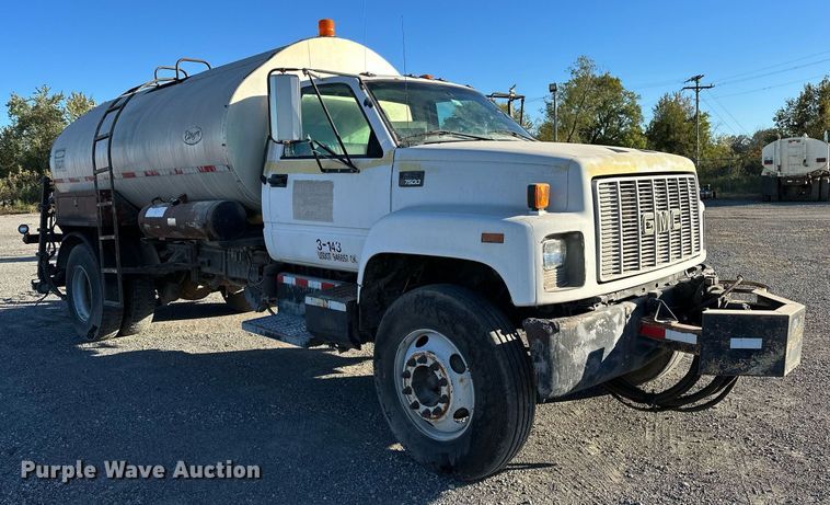 image for item NQ9471 2000 GMC C7500  oil distributor truck
