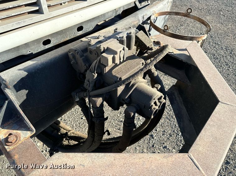 image for item NQ9471 2000 GMC C7500  oil distributor truck