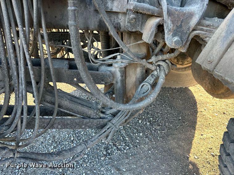 image for item NQ9471 2000 GMC C7500  oil distributor truck