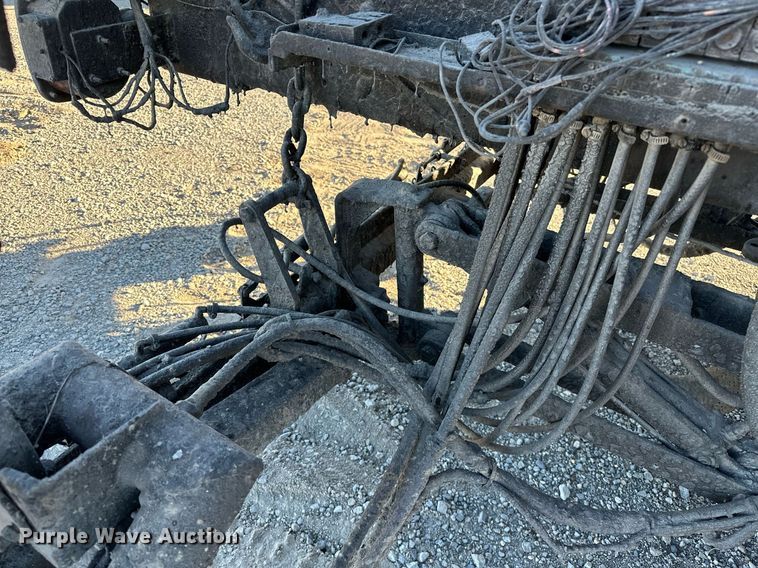 image for item NQ9471 2000 GMC C7500  oil distributor truck