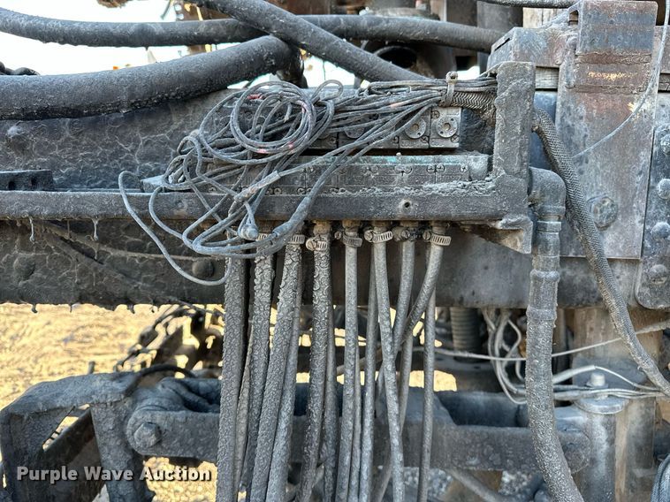 image for item NQ9471 2000 GMC C7500  oil distributor truck