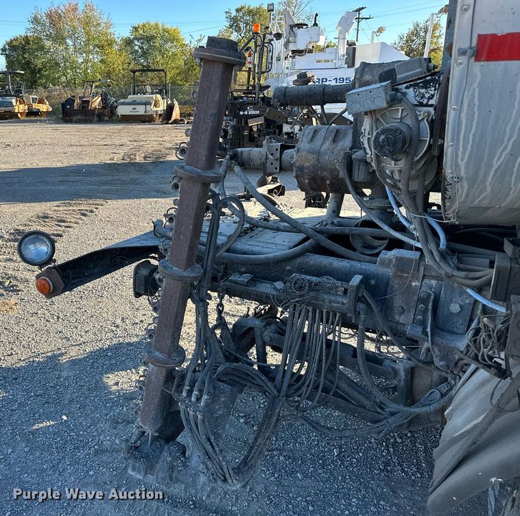 image for item NQ9471 2000 GMC C7500  oil distributor truck