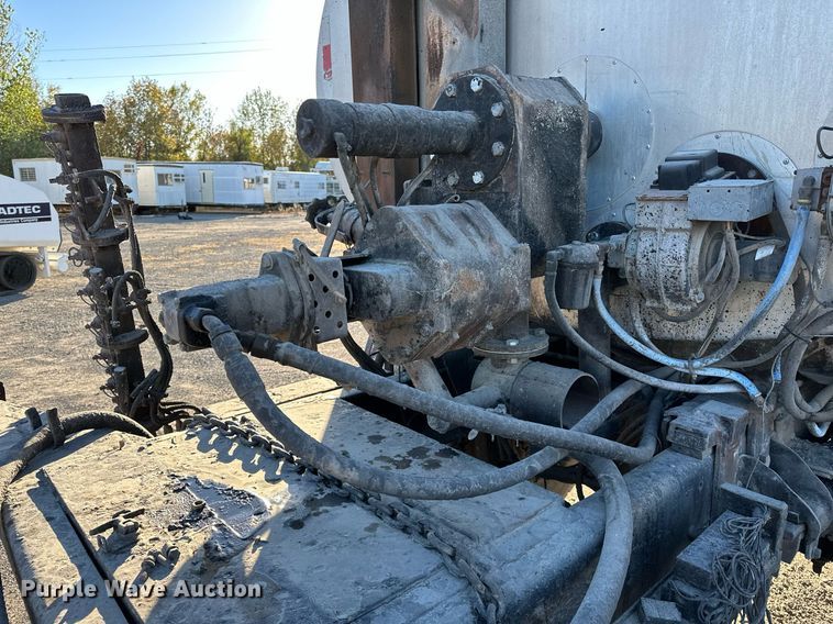 image for item NQ9471 2000 GMC C7500  oil distributor truck