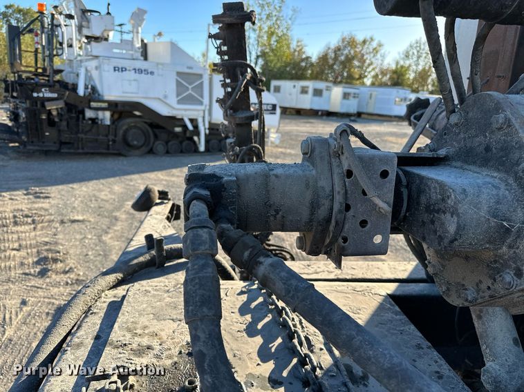 image for item NQ9471 2000 GMC C7500  oil distributor truck