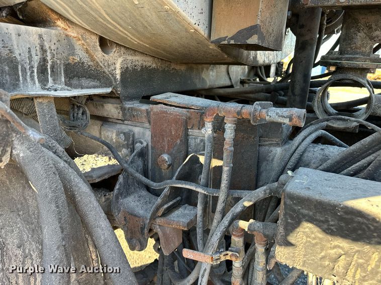 image for item NQ9471 2000 GMC C7500  oil distributor truck