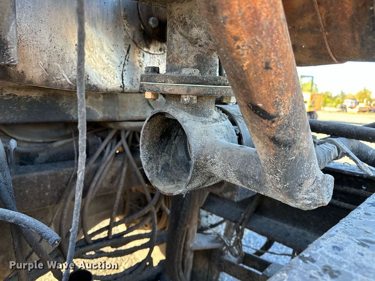 image for item NQ9471 2000 GMC C7500  oil distributor truck