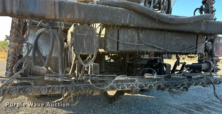 image for item NQ9471 2000 GMC C7500  oil distributor truck