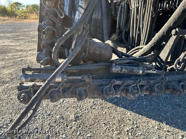 image for item NQ9471 2000 GMC C7500  oil distributor truck