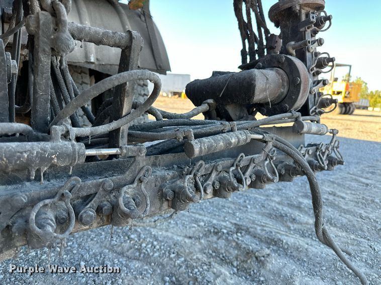 image for item NQ9471 2000 GMC C7500  oil distributor truck