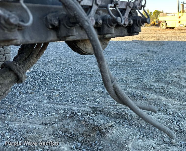 image for item NQ9471 2000 GMC C7500  oil distributor truck