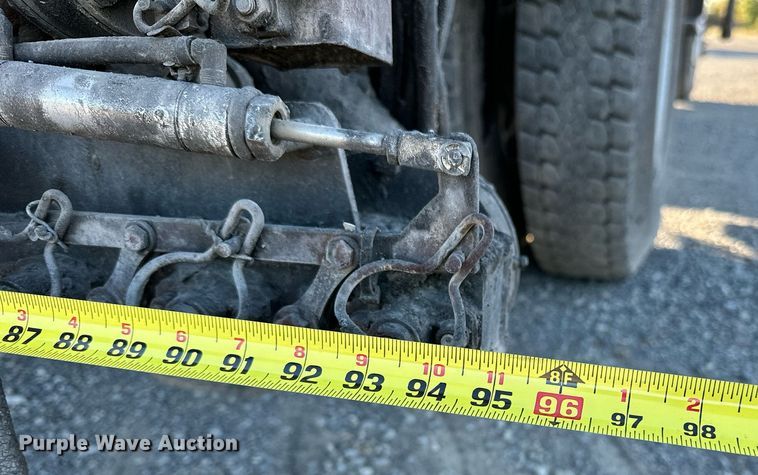 image for item NQ9471 2000 GMC C7500  oil distributor truck